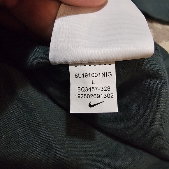 Nike ACG Men's Green Long Sleeves - Picture 6 of 6